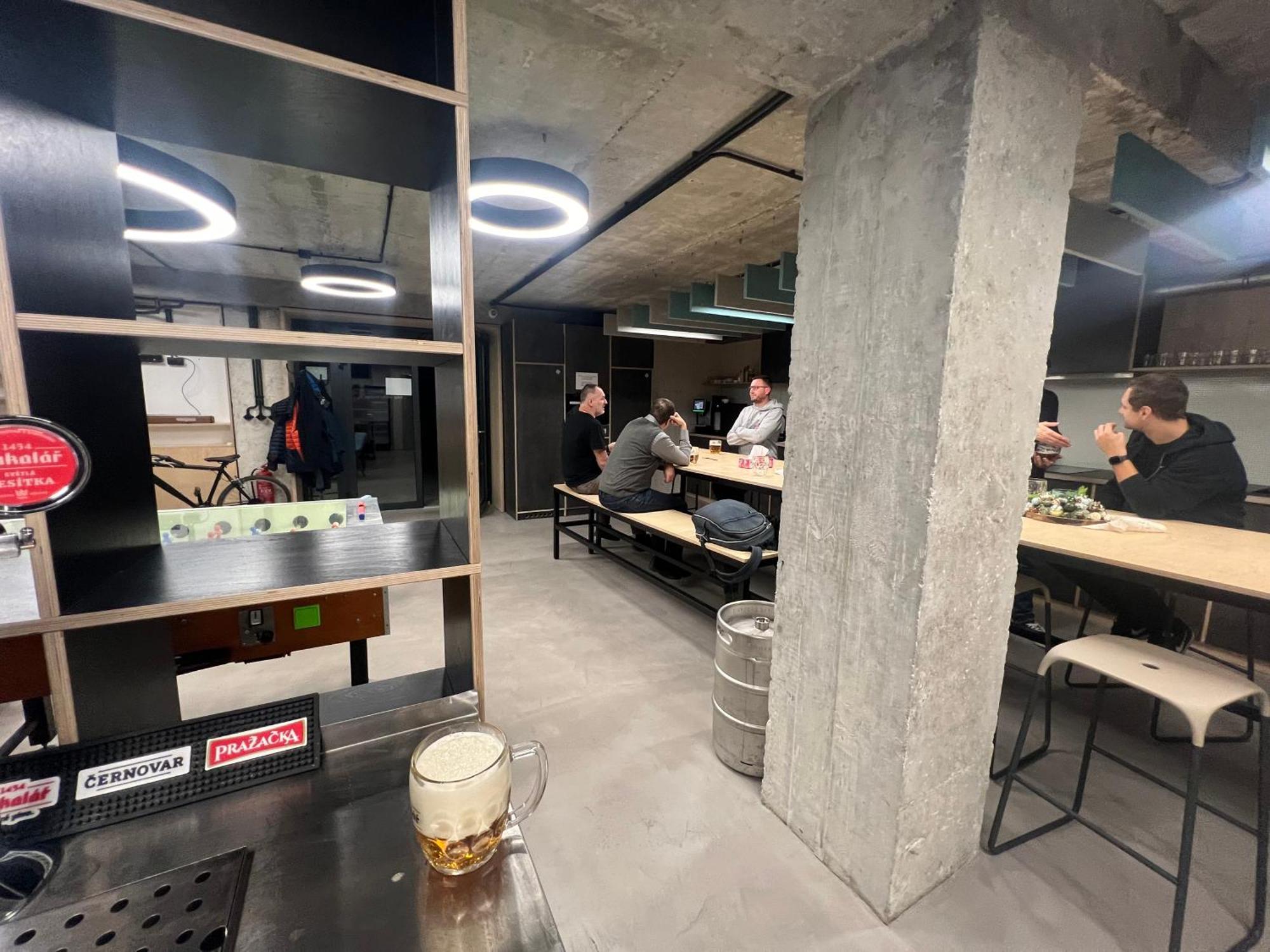 Izy Stay Hostel Bratislava Buitenkant foto