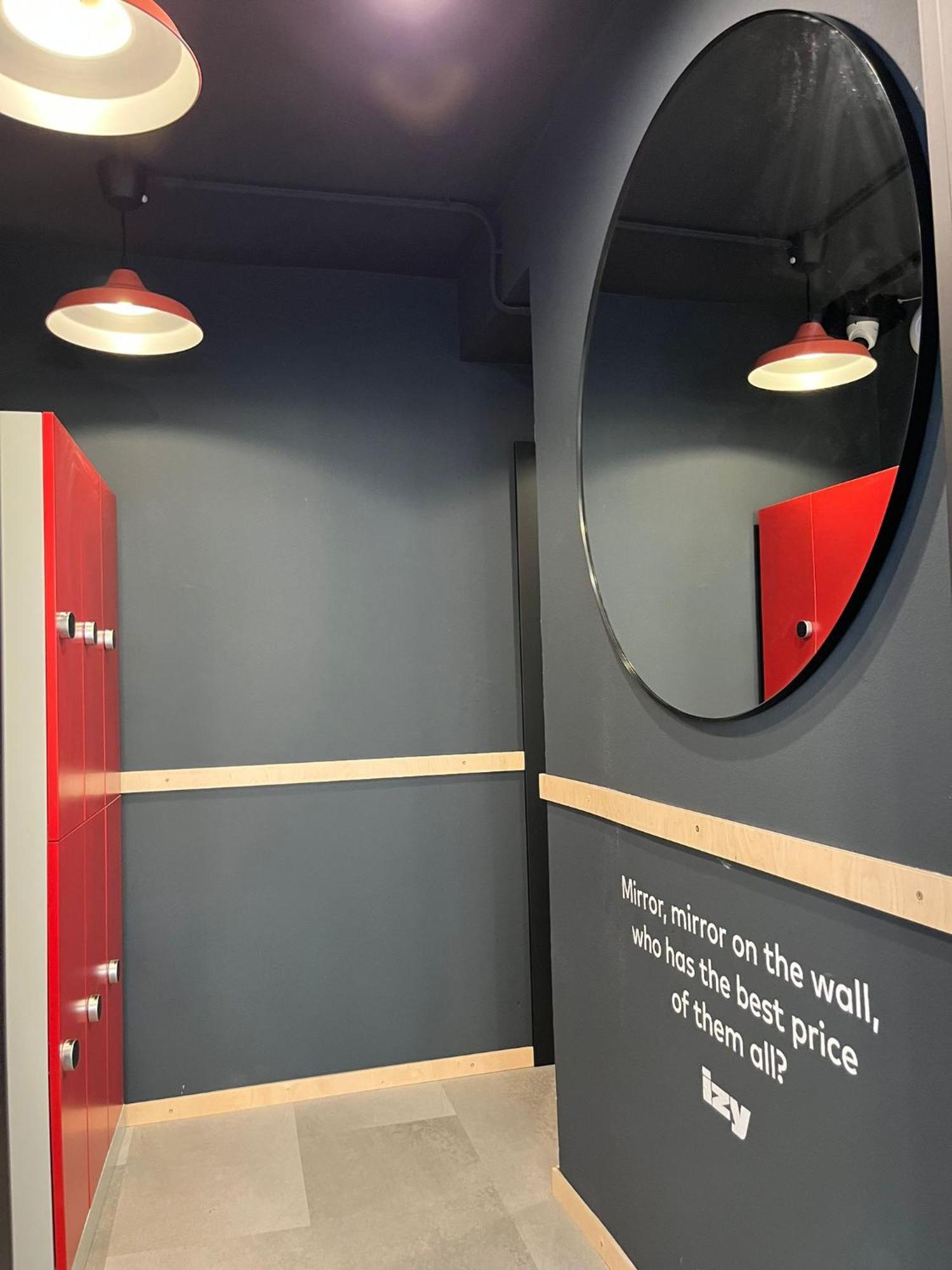 Izy Stay Hostel Bratislava Buitenkant foto