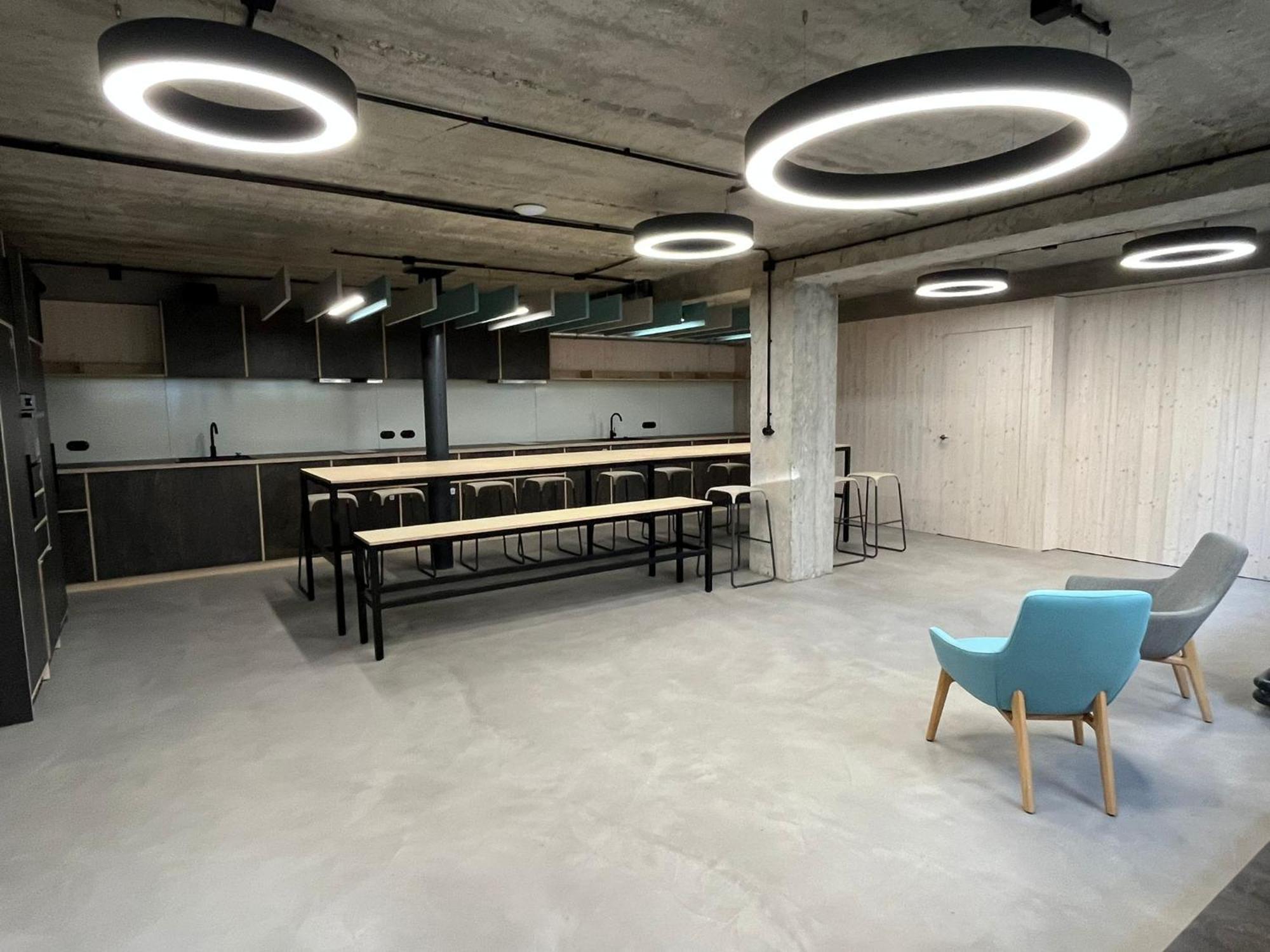Izy Stay Hostel Bratislava Buitenkant foto